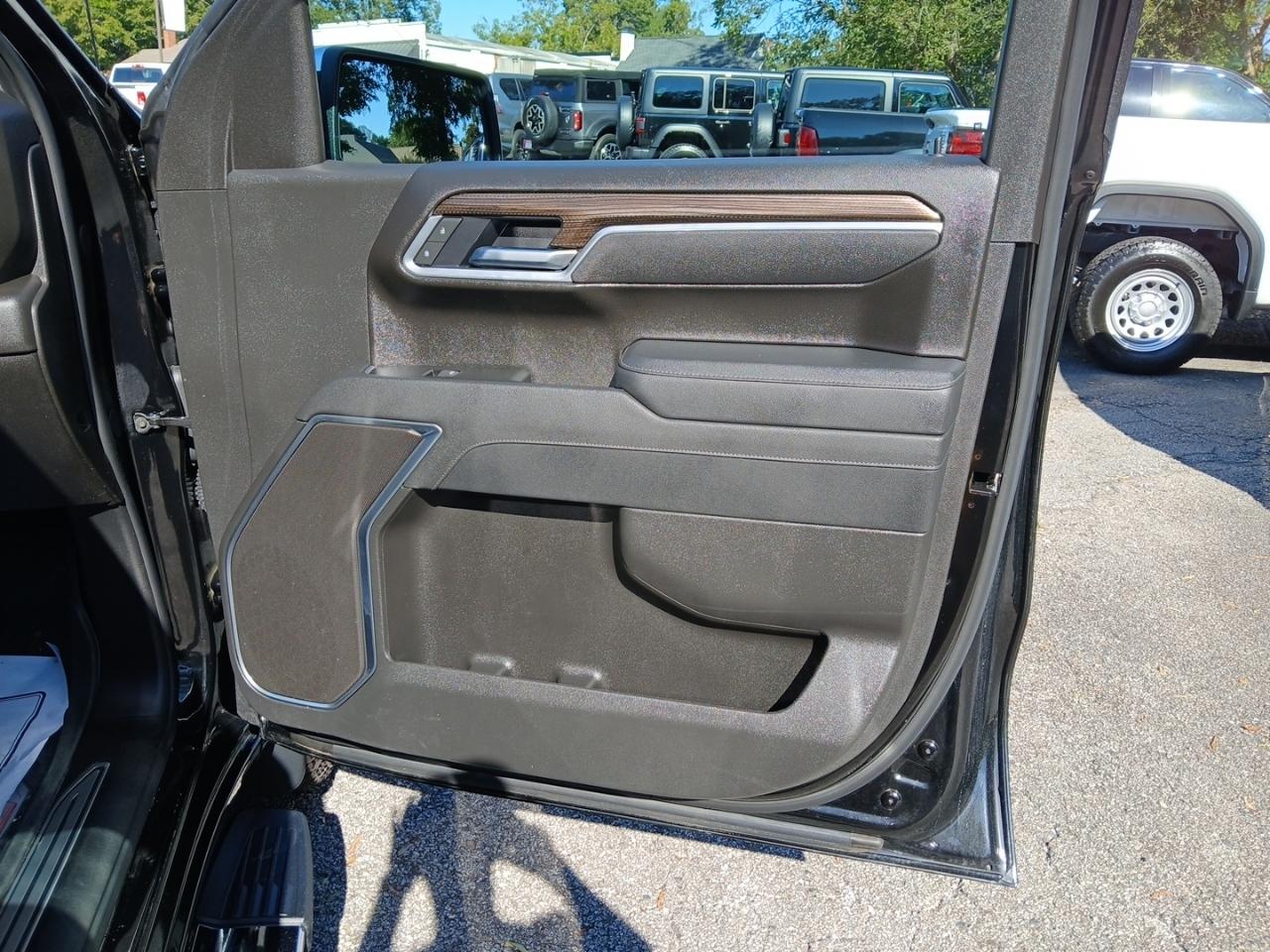 Chevrolet Silverado 1500 4WD Crew Cab 143.5" LT 2025