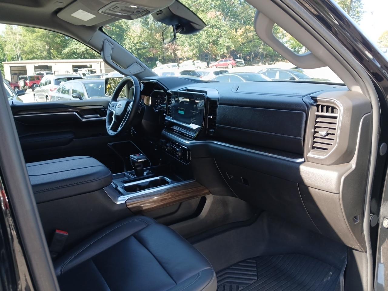 Chevrolet Silverado 1500 4WD Crew Cab 143.5" LT 2025