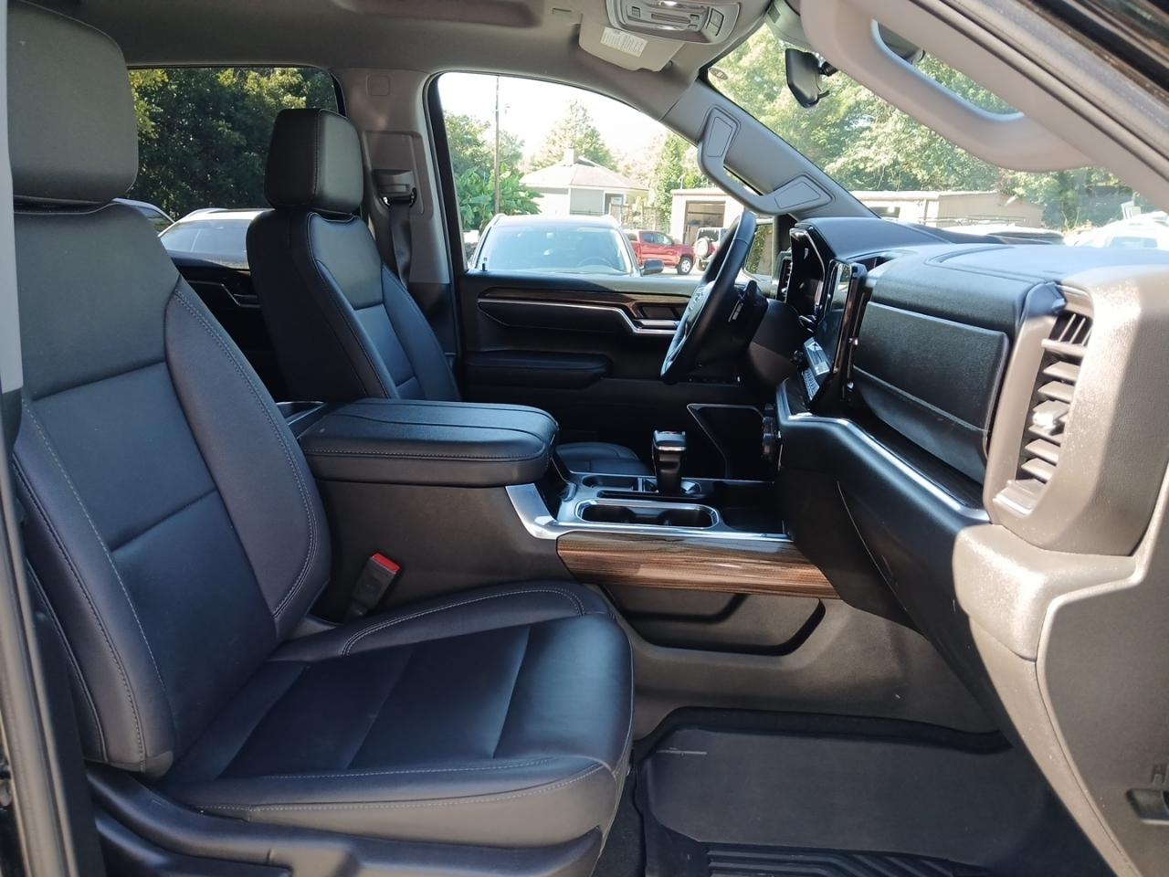 Chevrolet Silverado 1500 4WD Crew Cab 143.5" LT 2025