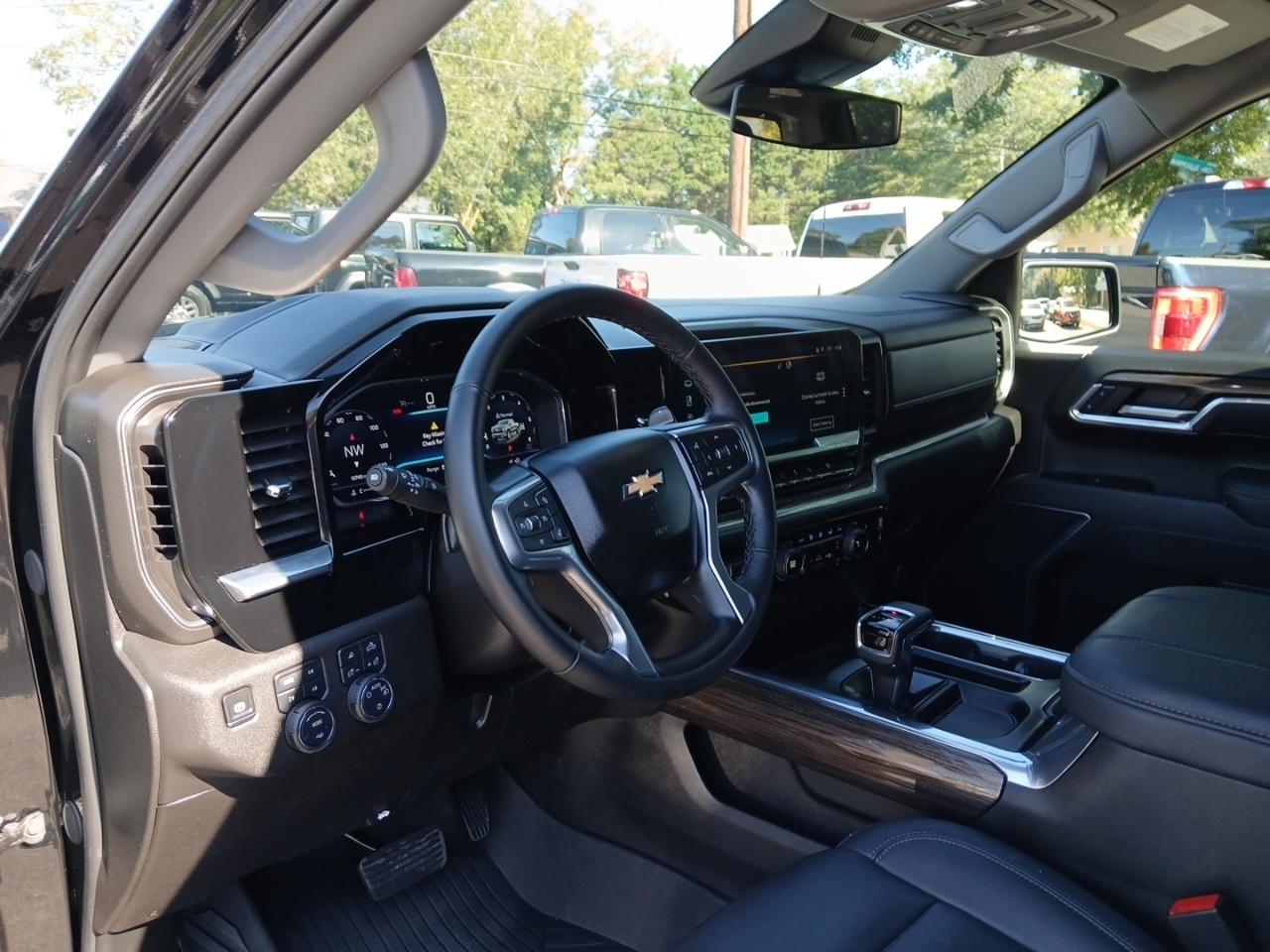 Chevrolet Silverado 1500 4WD Crew Cab 143.5" LT 2025