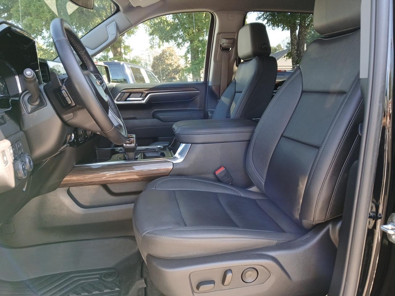 Chevrolet Silverado 1500 4WD Crew Cab 143.5" LT 2025