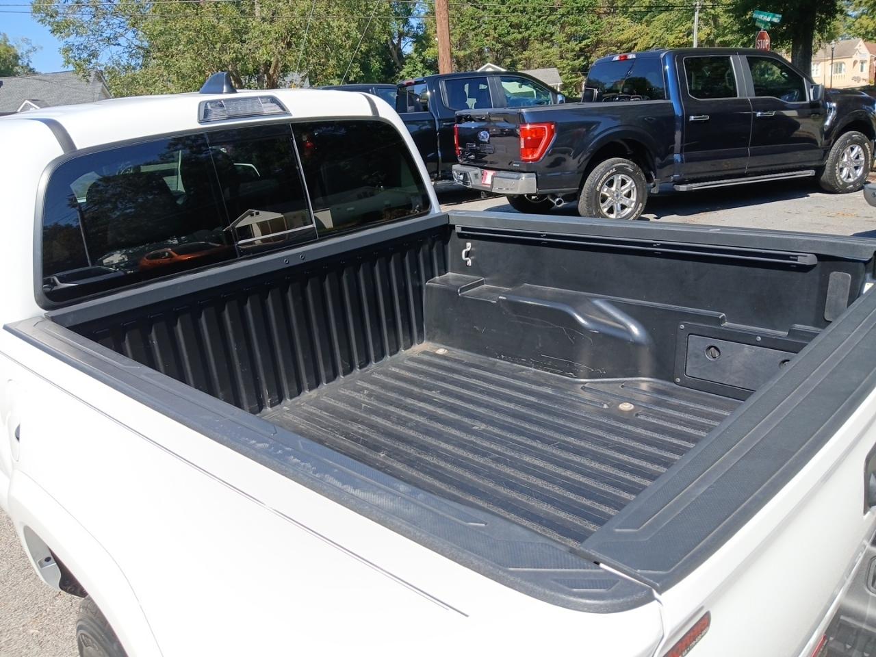 Toyota Tacoma 2WD Double Cab V6 AT SR5 (Natl) 2023