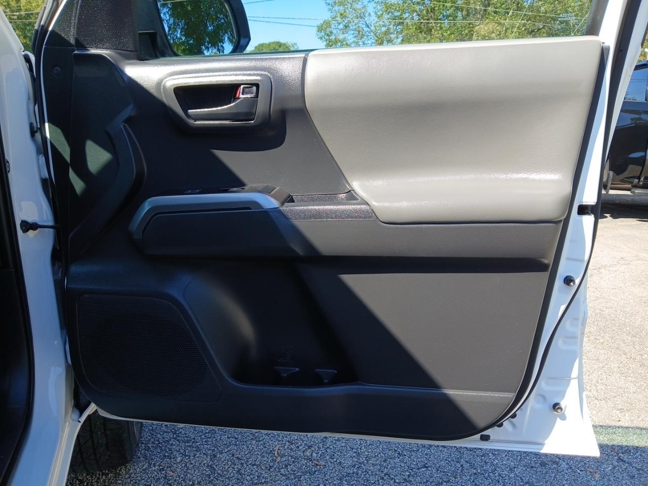 Toyota Tacoma 2WD Double Cab V6 AT SR5 (Natl) 2023