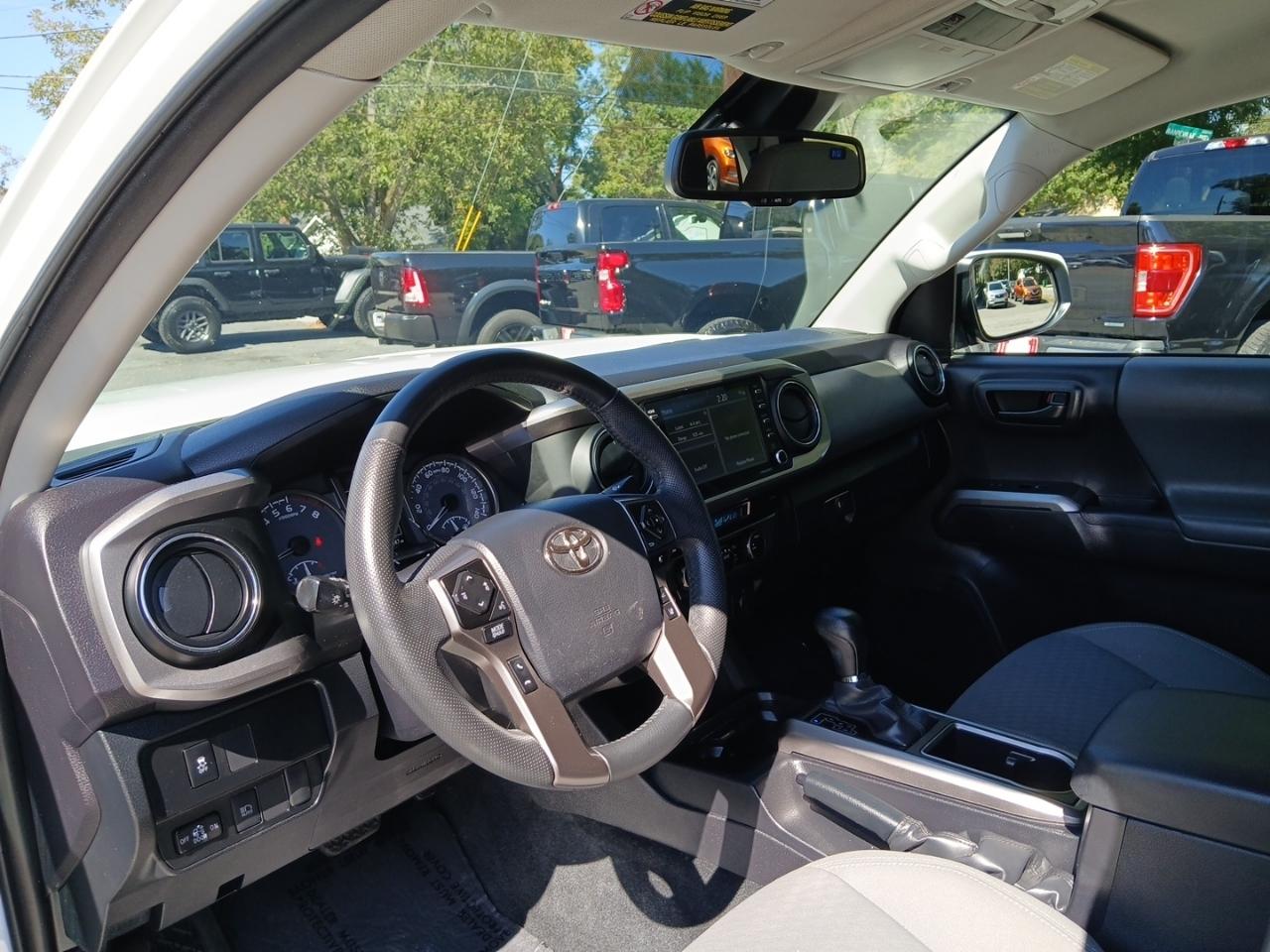 Toyota Tacoma 2WD Double Cab V6 AT SR5 (Natl) 2023