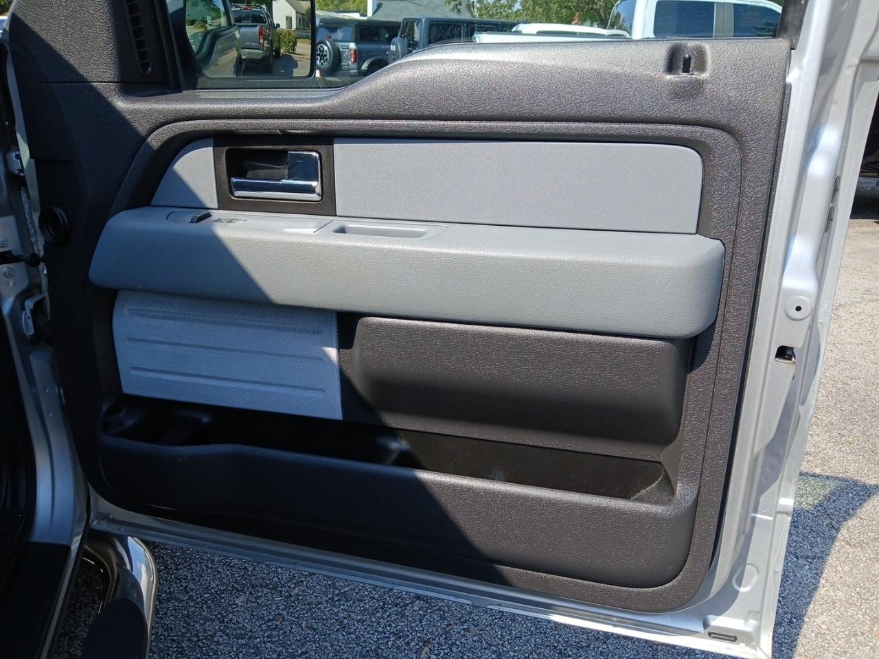 Ford F-150 2WD SuperCrew 145" XLT 2014