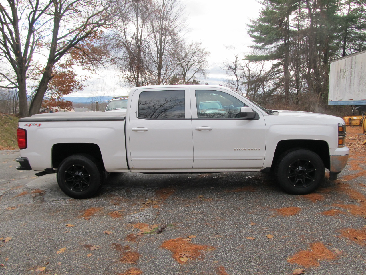 2015 Chevrolet Silverado LT photo 3