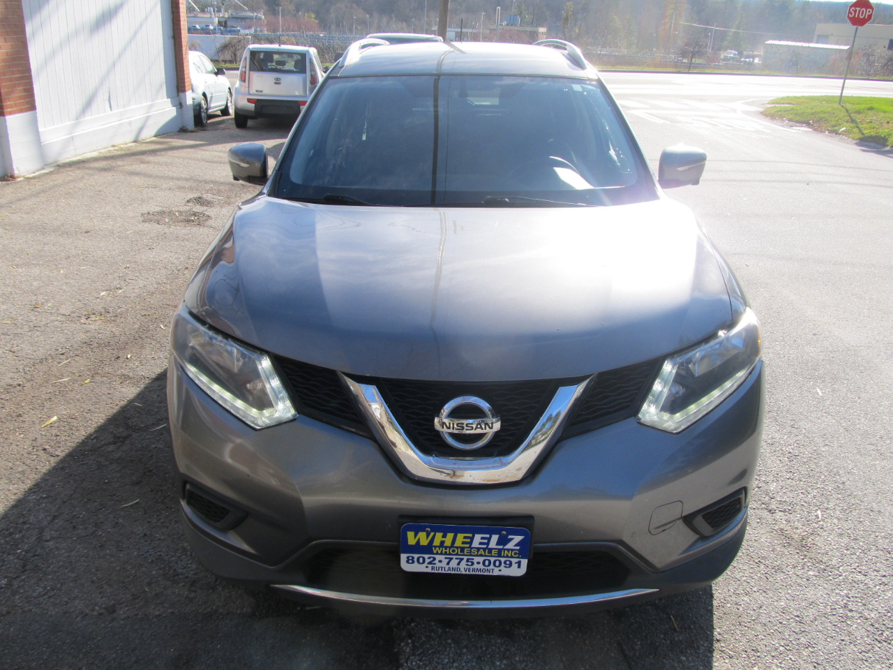 2015 Nissan Rogue SV AWD photo 2