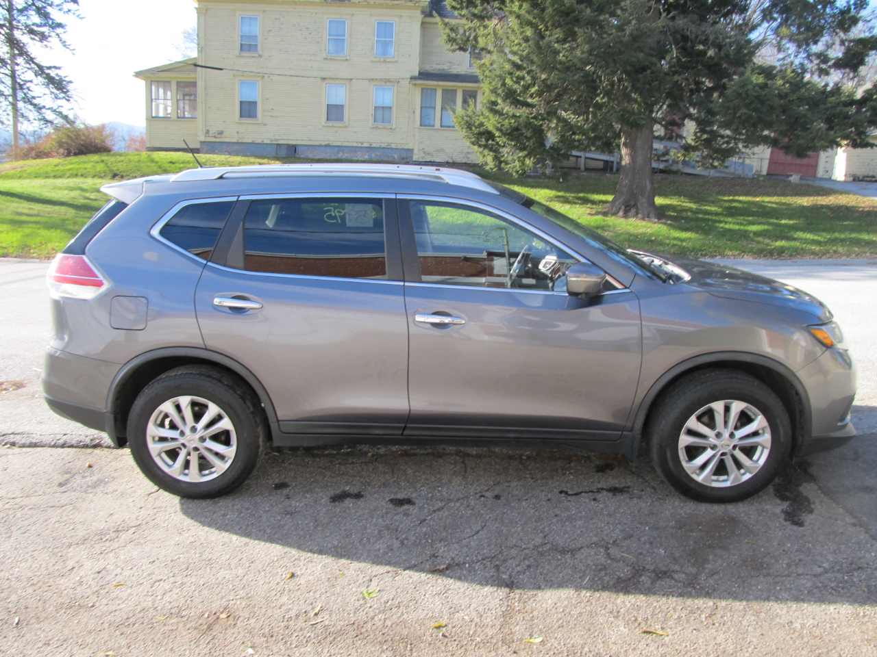 2015 Nissan Rogue SV AWD photo 3
