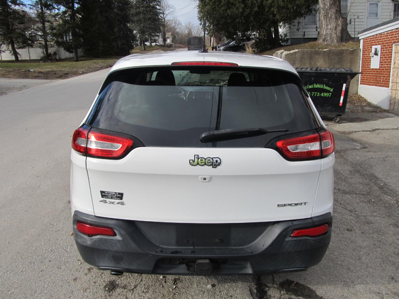 Jeep Cherokee Sport 4WD 2015