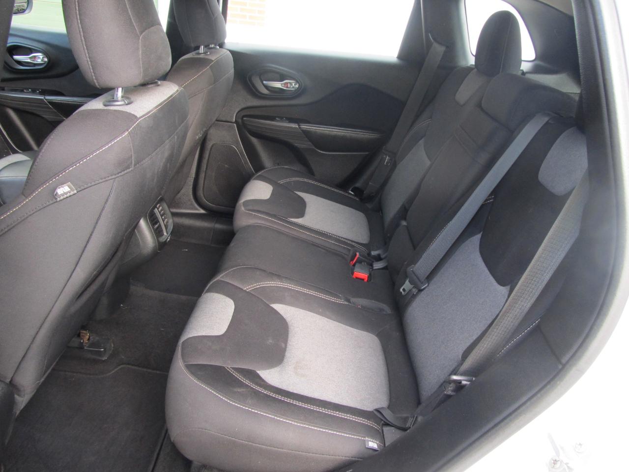 Jeep Cherokee Sport 4WD 2015