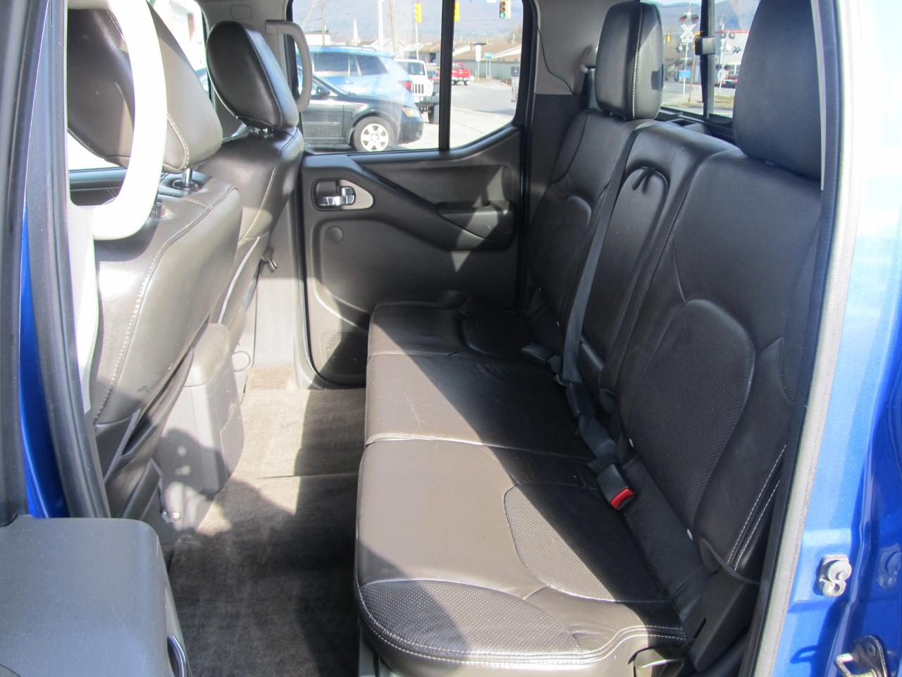 Nissan Frontier SL Crew Cab 5AT 4WD 2015