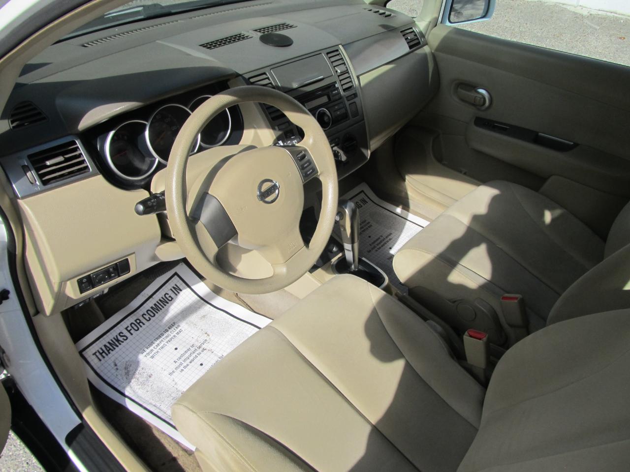 Nissan Versa 1.8 S Hatchback 2009