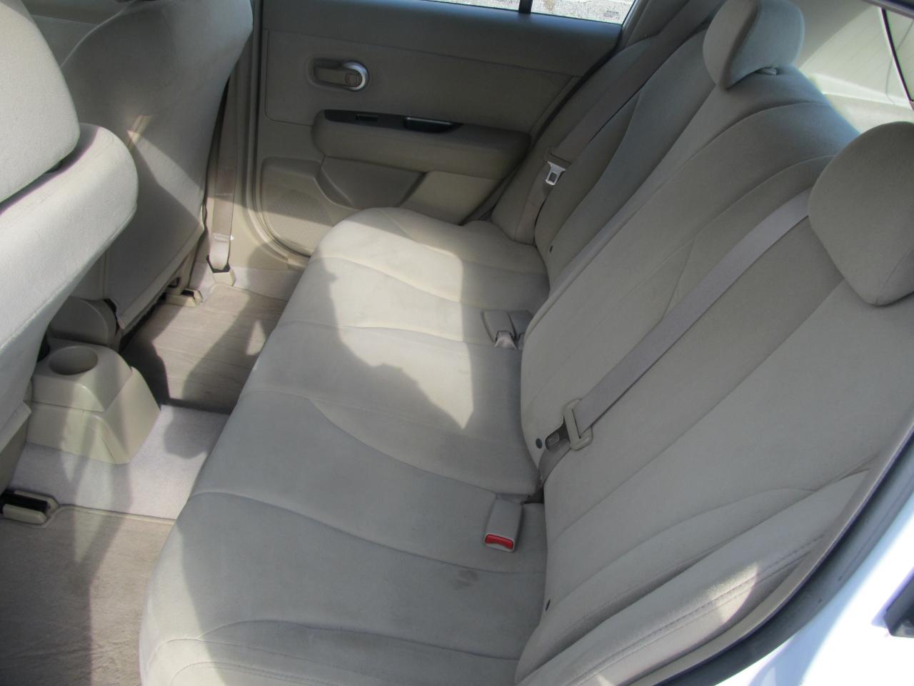 Nissan Versa 1.8 S Hatchback 2009