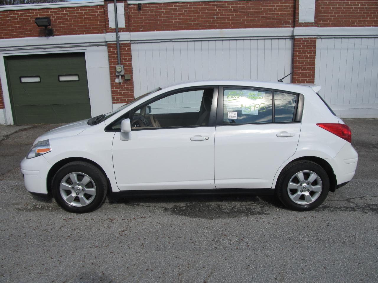 Nissan Versa 1.8 S Hatchback 2009