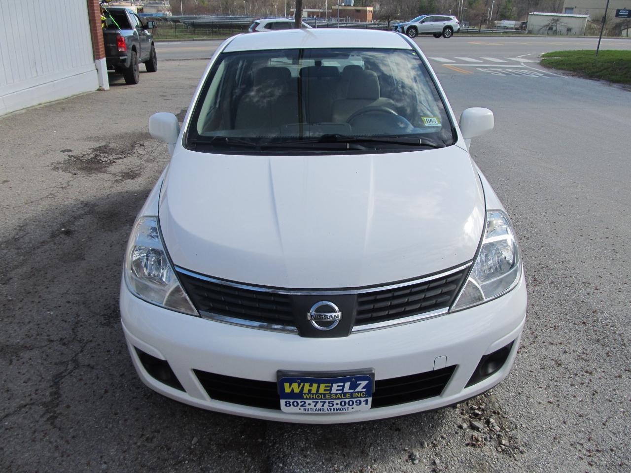 Nissan Versa 1.8 S Hatchback 2009