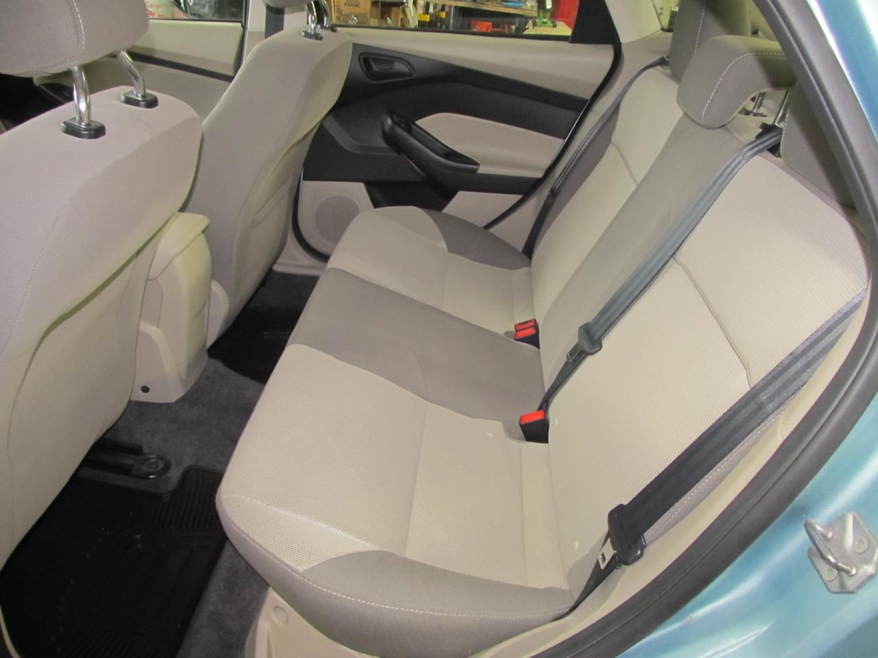 Ford Focus SE Sedan 2012
