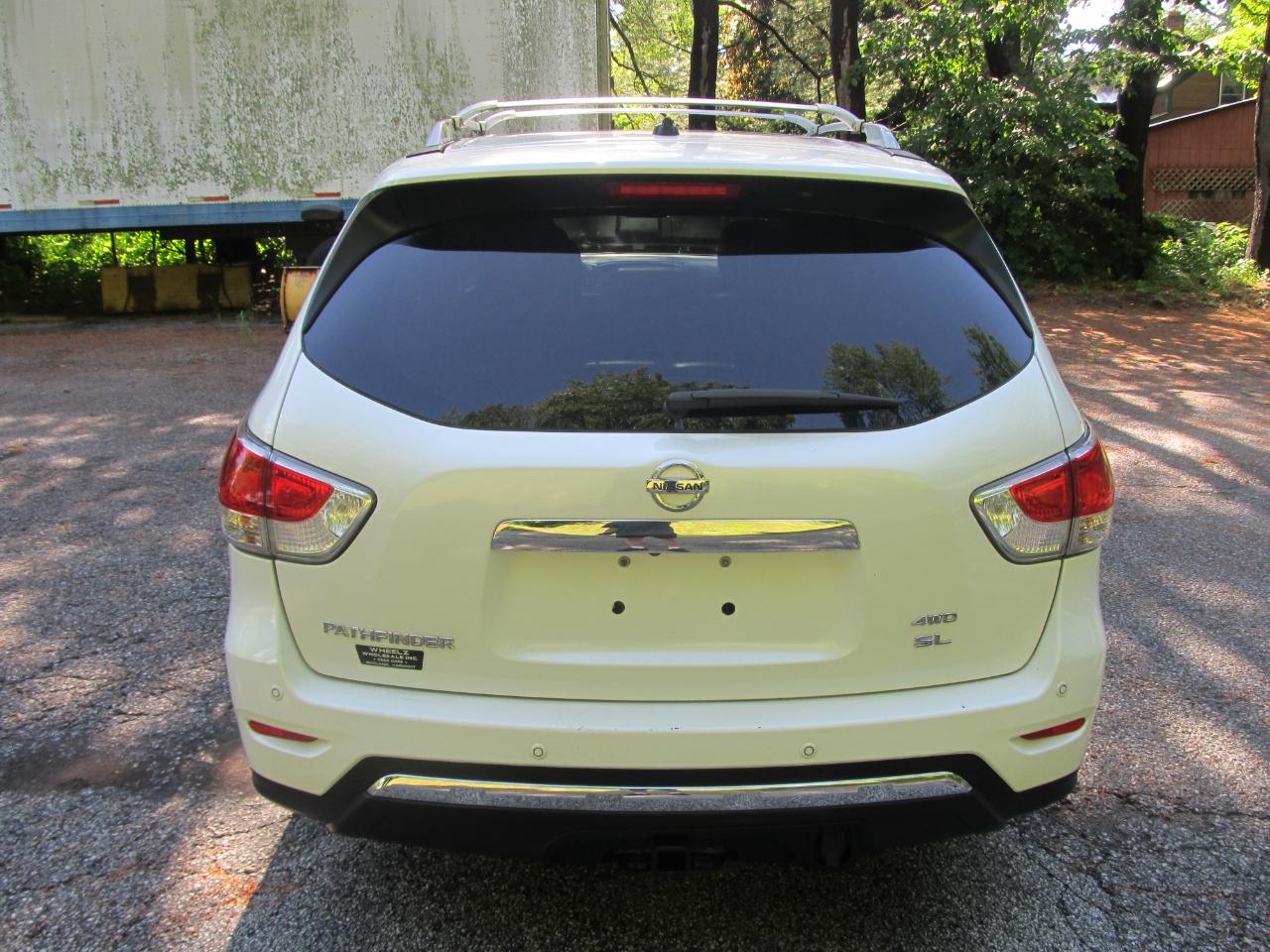 Nissan Pathfinder SV 4WD 2015