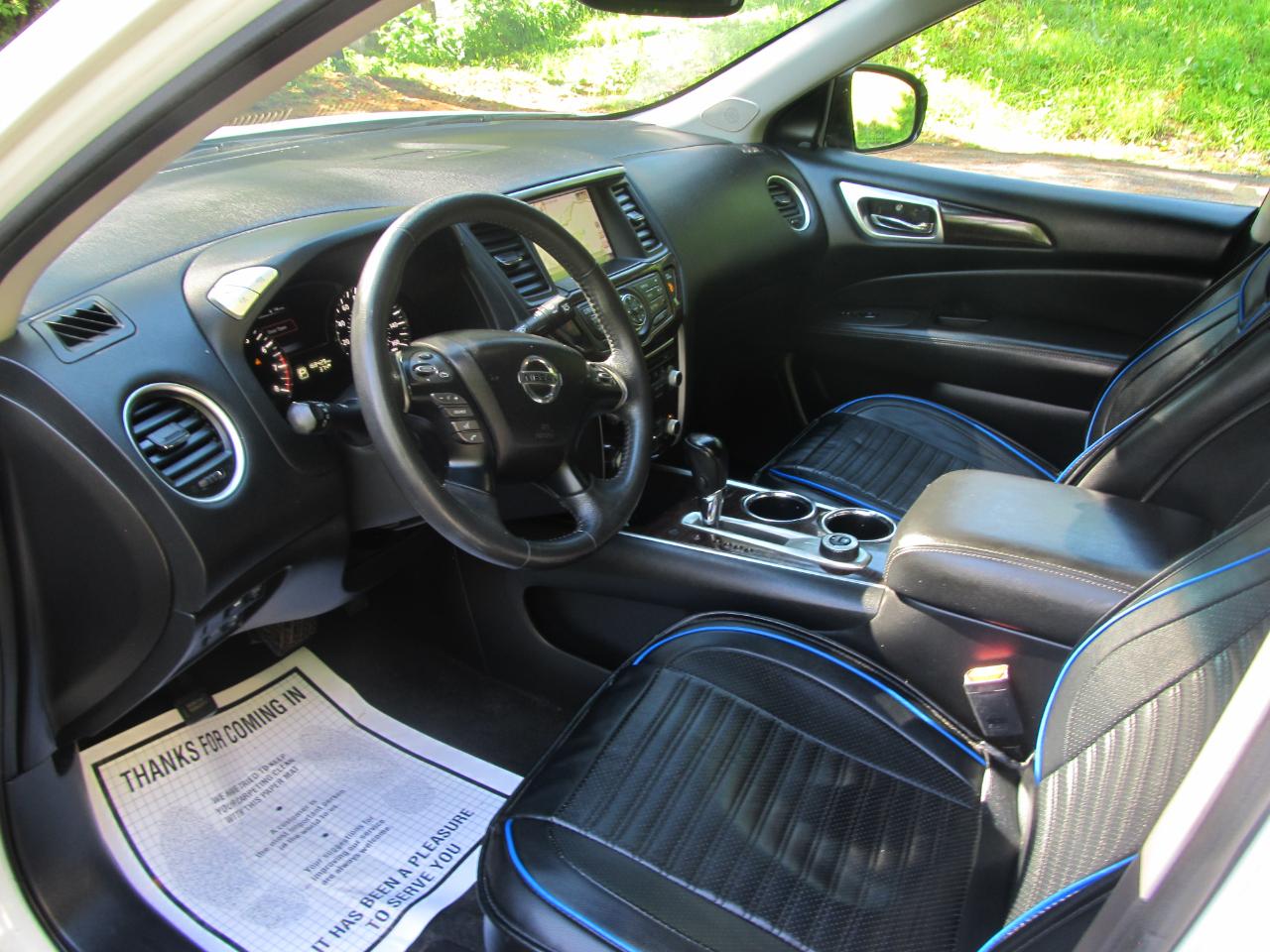 Nissan Pathfinder SV 4WD 2015