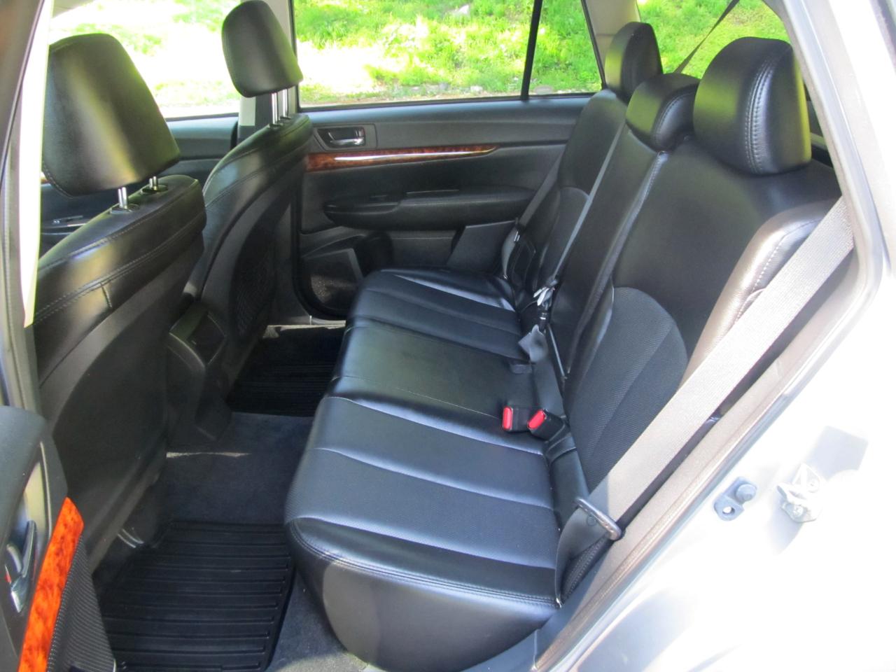 Subaru Outback 3.6R Limited 2011