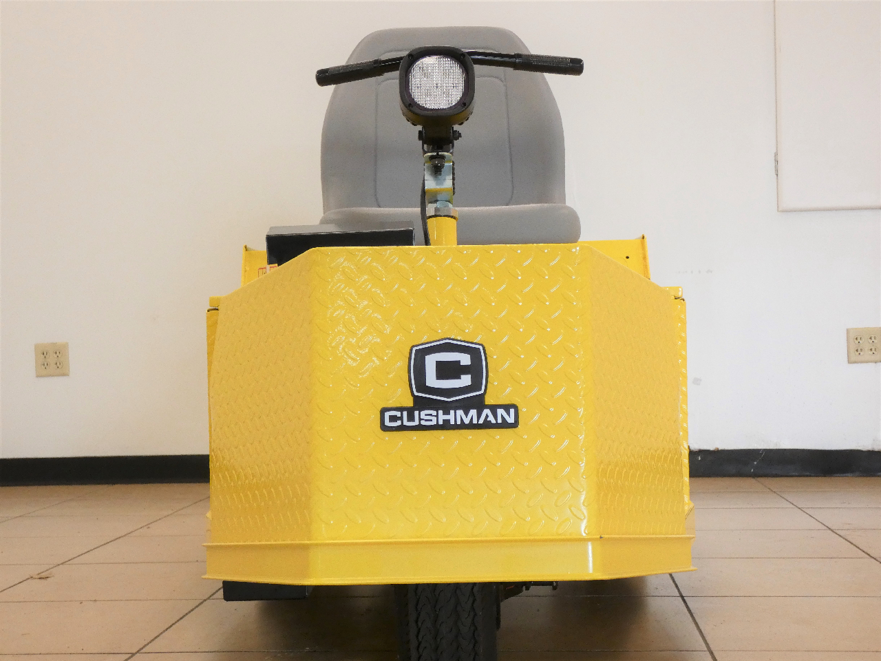 New 2023 Cushman Utility Cart Tug 8K 48V AC for Sale in St. Louis MO