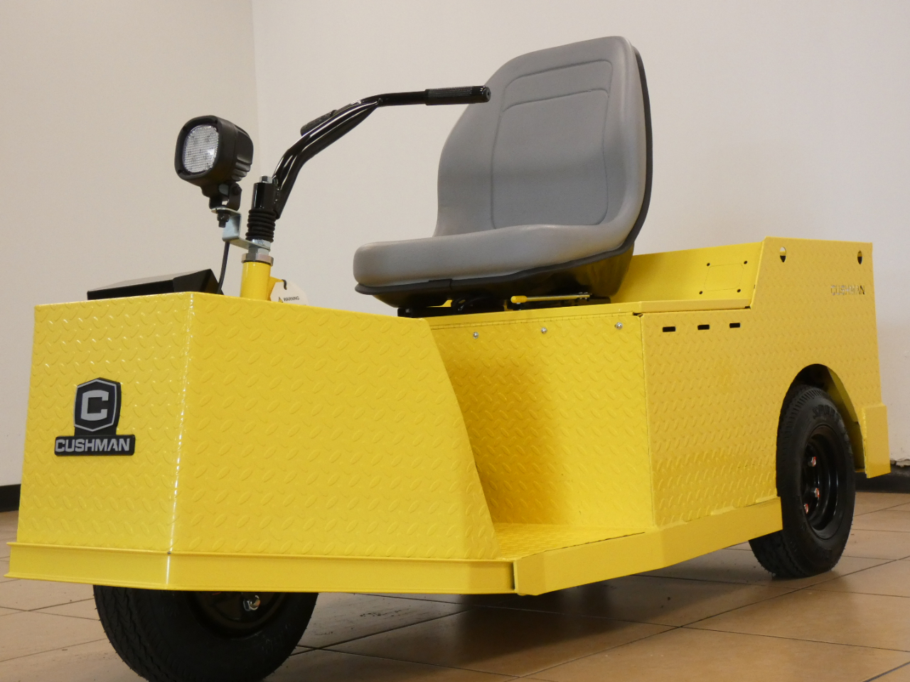 New 2023 Cushman Utility Cart Tug 8K 48V AC for Sale in St. Louis MO