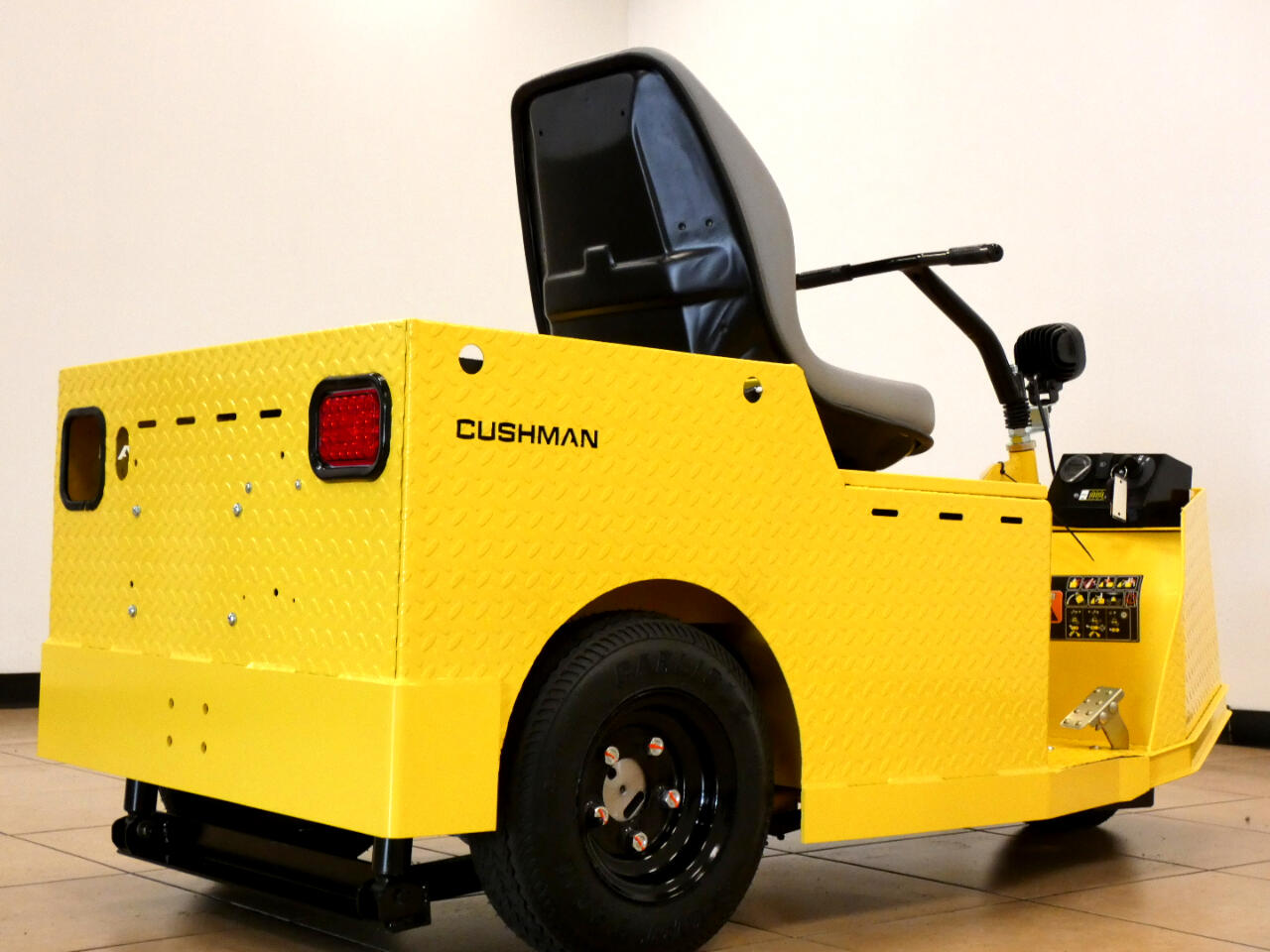 New 2023 Cushman Utility Cart Tug 8K 48V AC for Sale in St. Louis MO