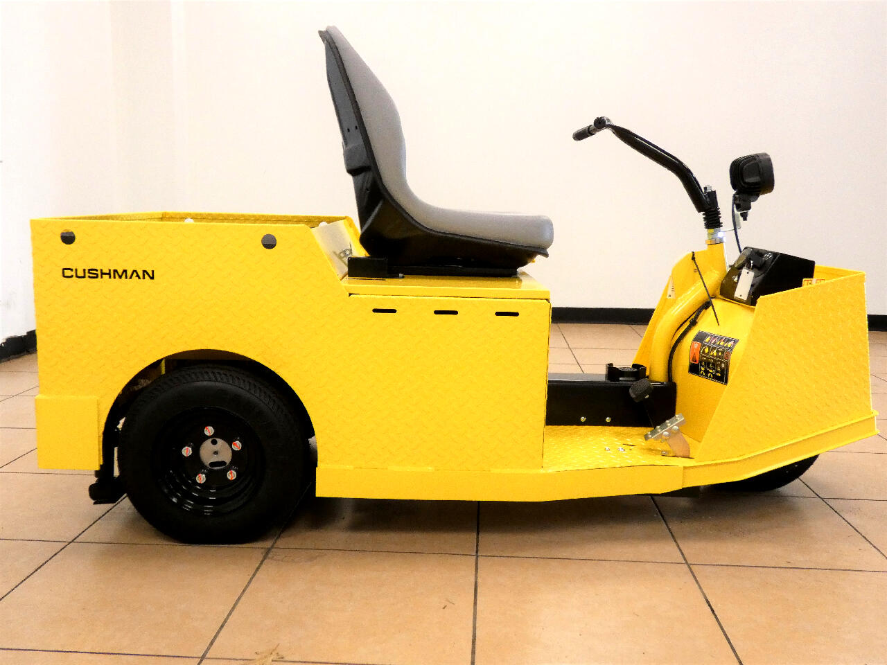 New 2023 Cushman Utility Cart Tug 8K 48V AC for Sale in St. Louis MO