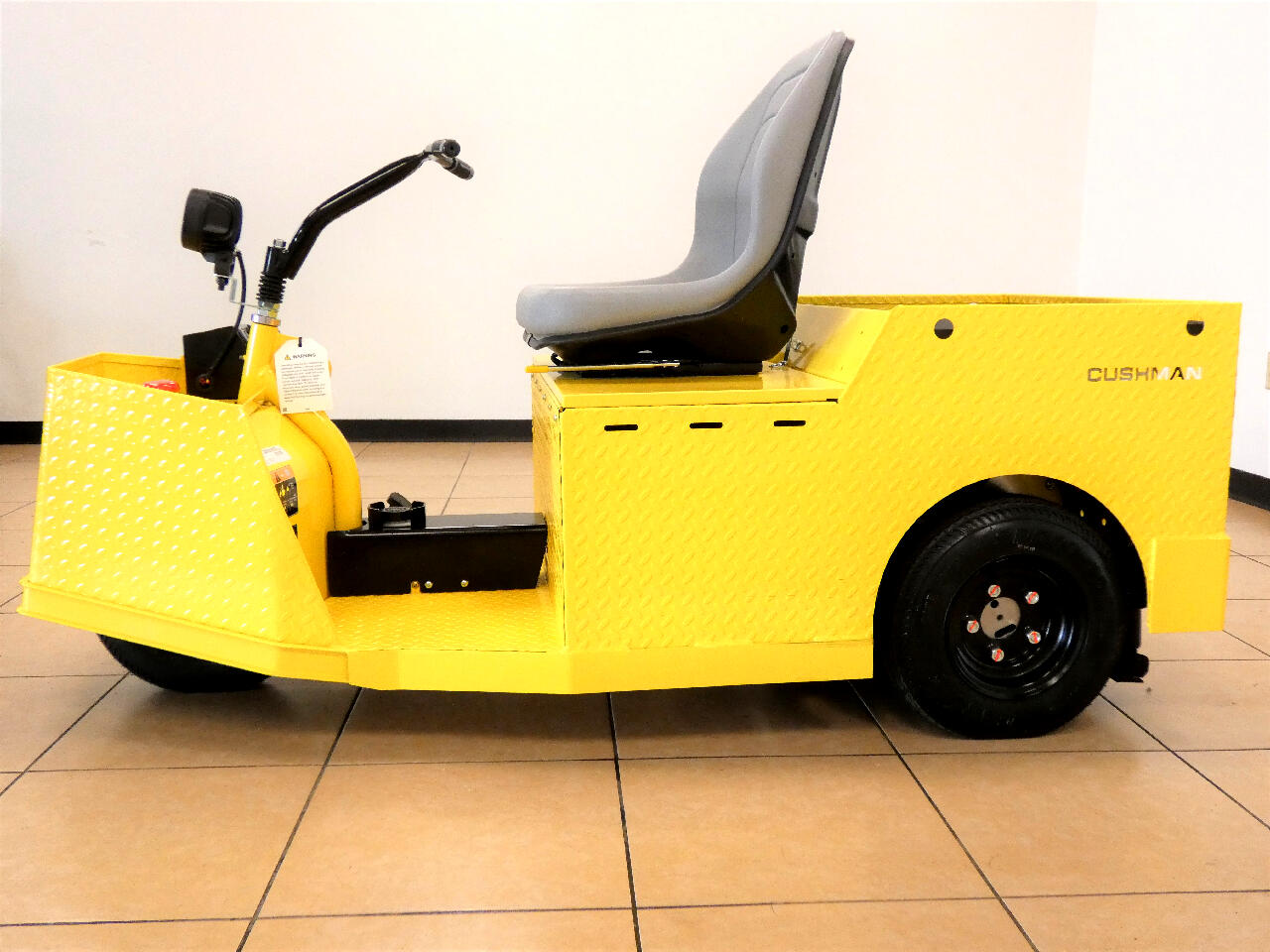 New 2023 Cushman Utility Cart Tug 8K 48V AC for Sale in St. Louis MO