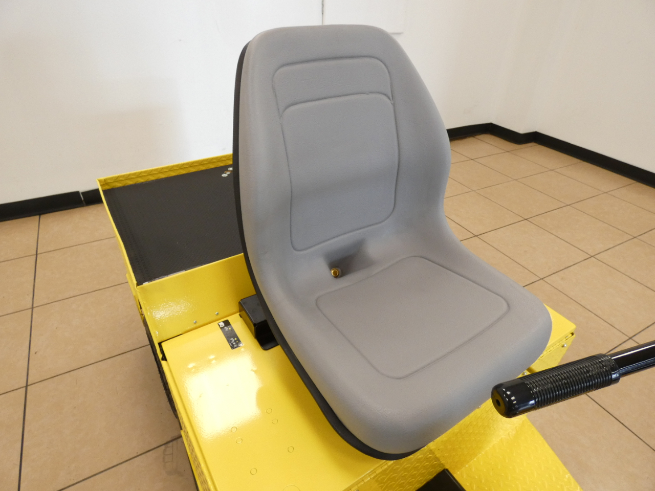 New 2023 Cushman Utility Cart Tug 8K 48V AC for Sale in St. Louis MO