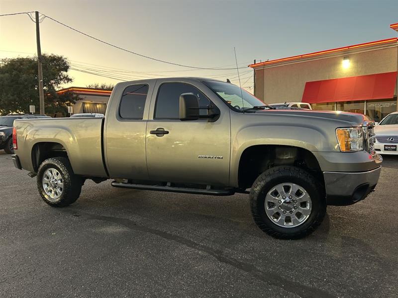 GMC Sierra 2500HD SLE Ext. Cab 4WD 2012 GMC Sierra 2500HD SLE Ext. Cab 4WD 2012