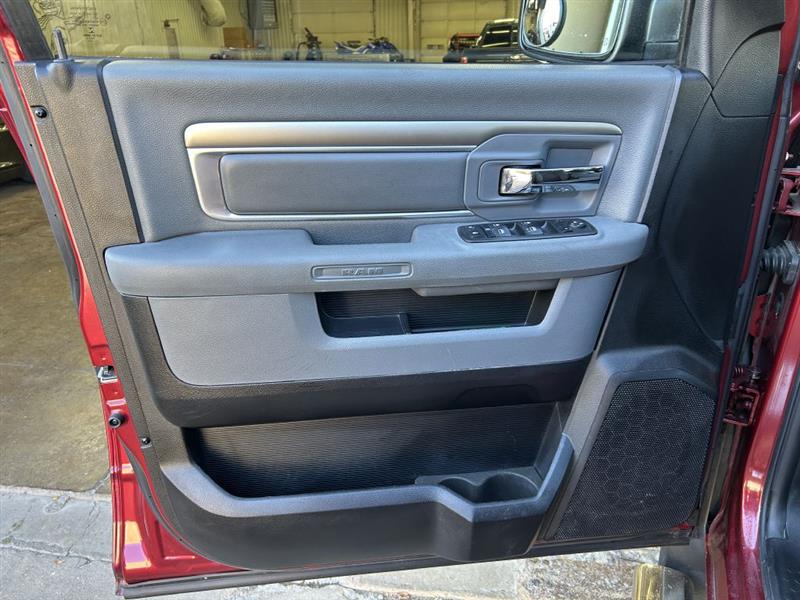 RAM 1500 SLT Crew Cab SWB 4WD 2015 RAM 1500 SLT Crew Cab SWB 4WD 2015