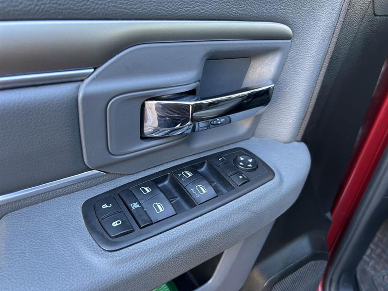 RAM 1500 SLT Crew Cab SWB 4WD 2015 RAM 1500 SLT Crew Cab SWB 4WD 2015