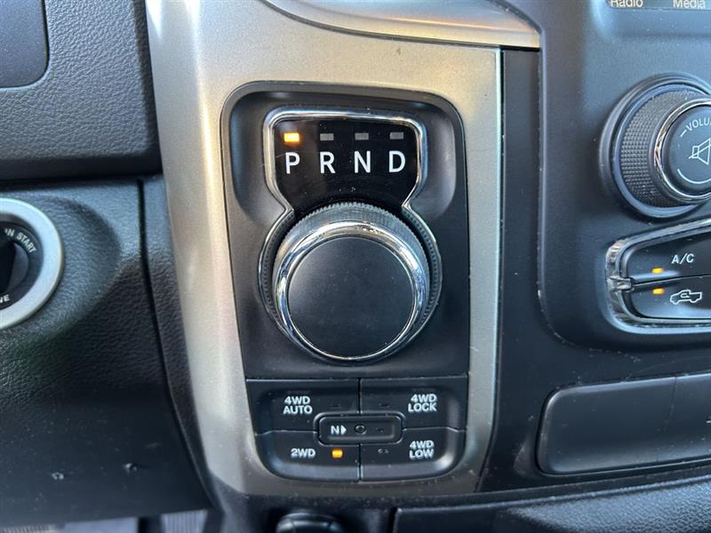 RAM 1500 SLT Crew Cab SWB 4WD 2015 RAM 1500 SLT Crew Cab SWB 4WD 2015