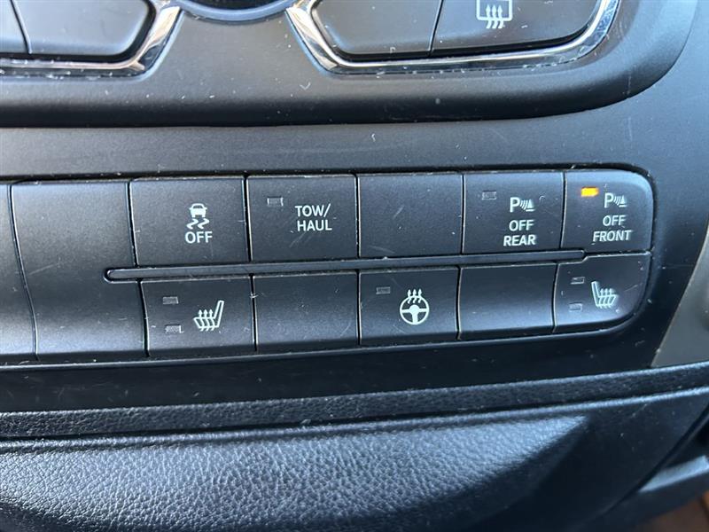 RAM 1500 SLT Crew Cab SWB 4WD 2015 RAM 1500 SLT Crew Cab SWB 4WD 2015