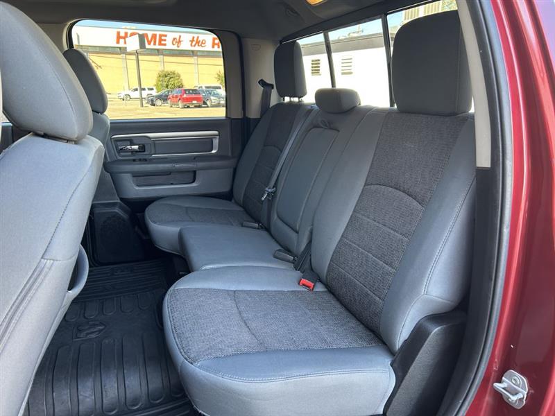 RAM 1500 SLT Crew Cab SWB 4WD 2015 RAM 1500 SLT Crew Cab SWB 4WD 2015