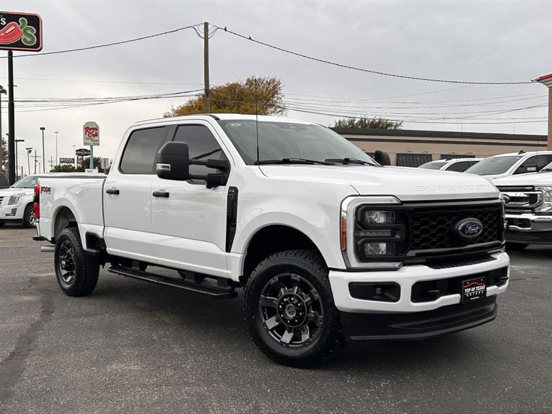Ford F-250 SD FX4 Crew Cab 4WD 2023