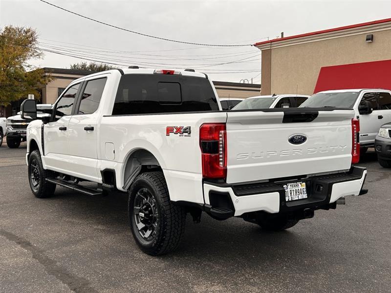 Ford F-250 SD FX4 Crew Cab 4WD 2023