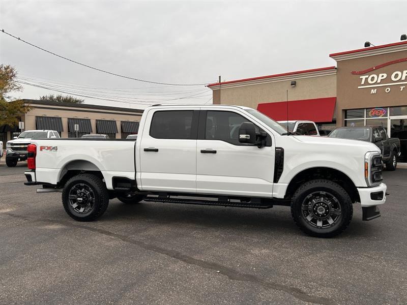 Ford F-250 SD FX4 Crew Cab 4WD 2023