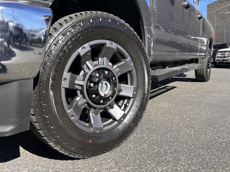 Ford F-350 SD XLT Crew Cab 4WD 2022