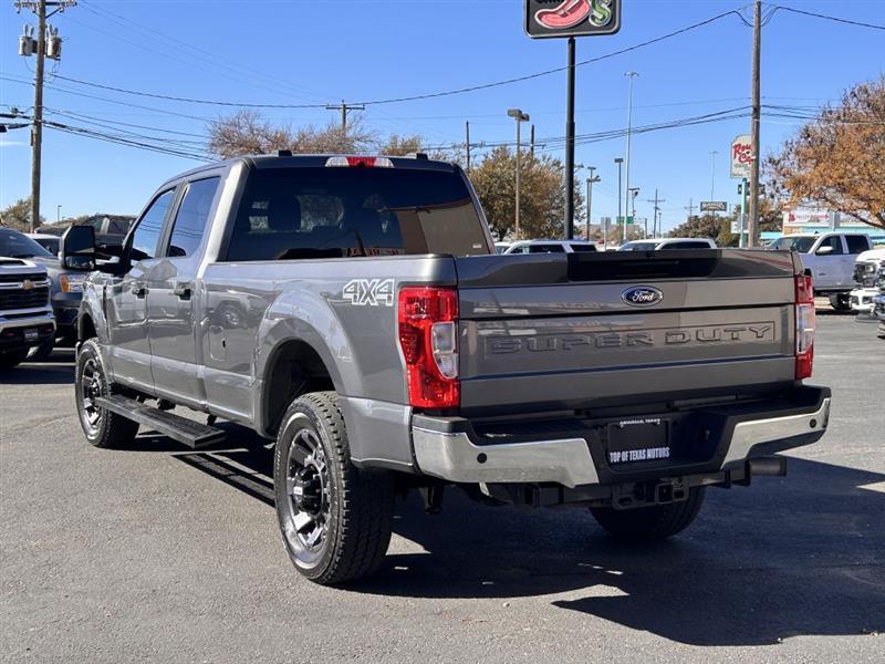 Ford F-350 SD XLT Crew Cab 4WD 2022
