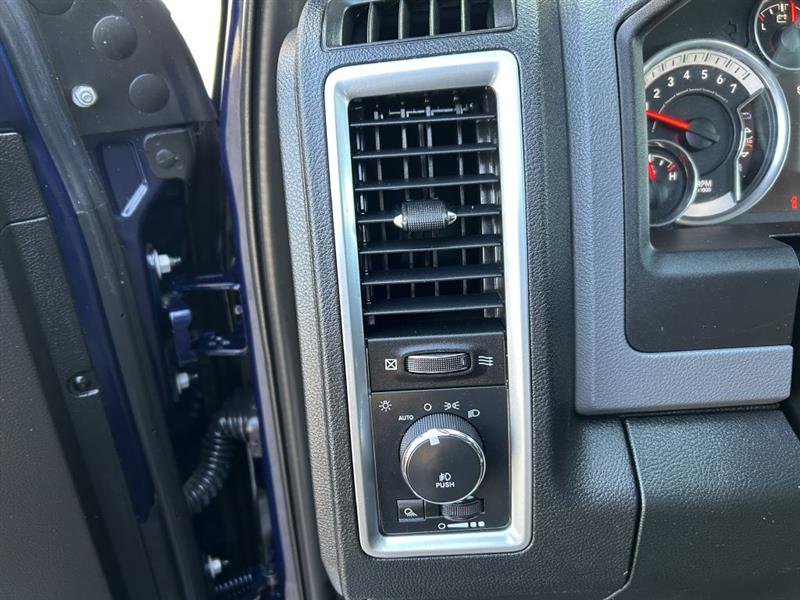 RAM 1500 SLT Crew Cab SWB 2WD 2014