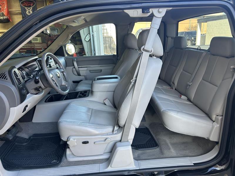 Chevrolet Silverado 1500 LTZ Ext Cab 4WD 2012