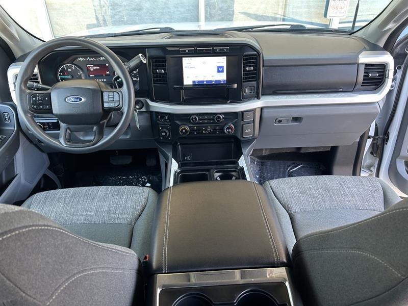 Ford F-250 SD XLT Crew Cab 4WD 2023