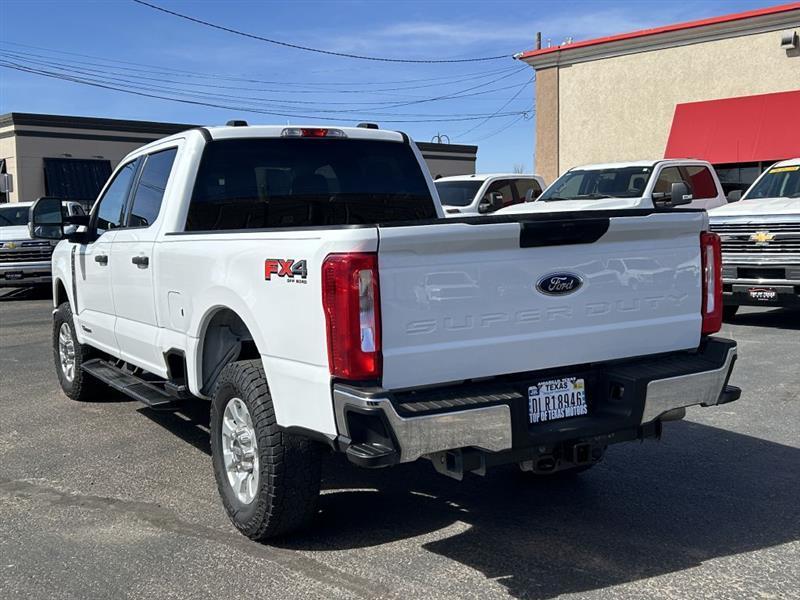 Ford F-250 SD XLT Crew Cab 4WD 2023