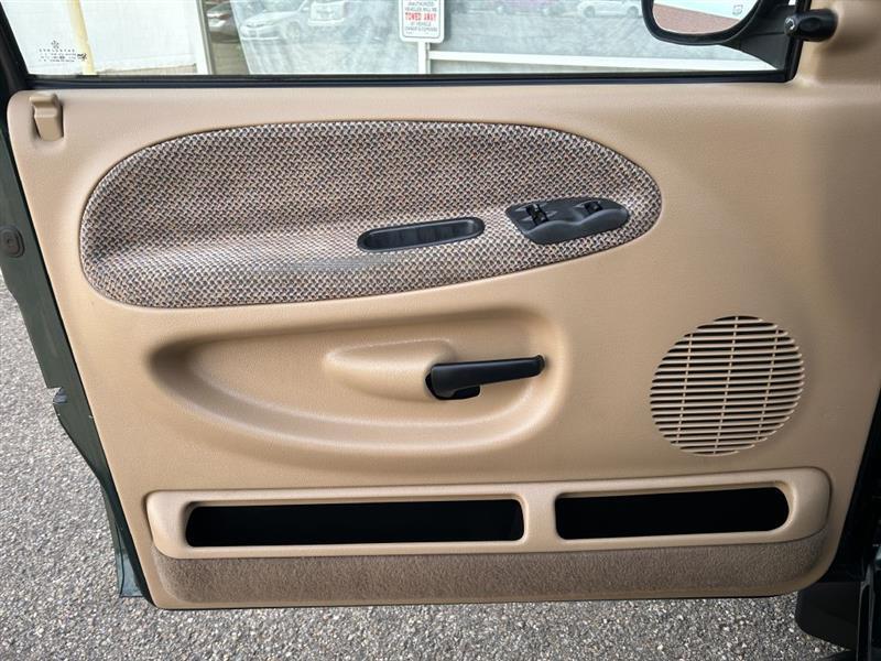 Dodge Ram 2500 Quad Cab 8-ft. Bed 2WD 2001