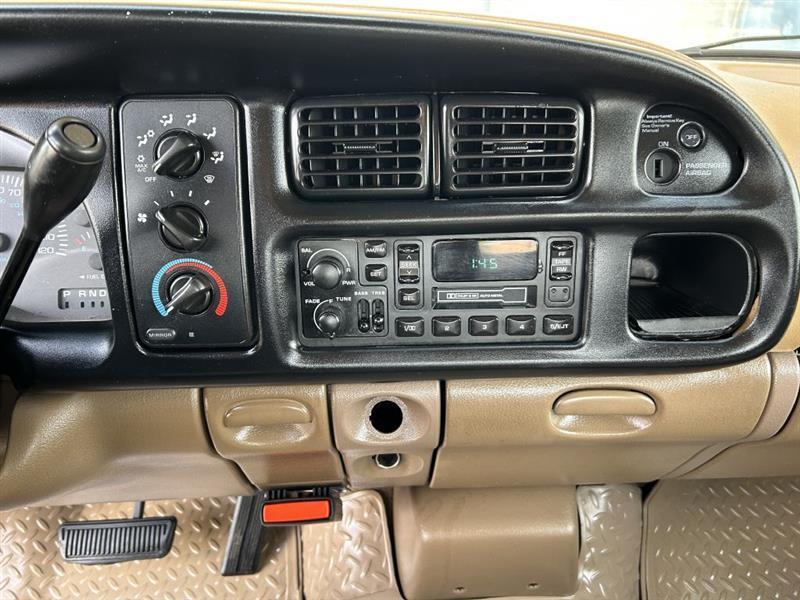 Dodge Ram 2500 Quad Cab 8-ft. Bed 2WD 2001