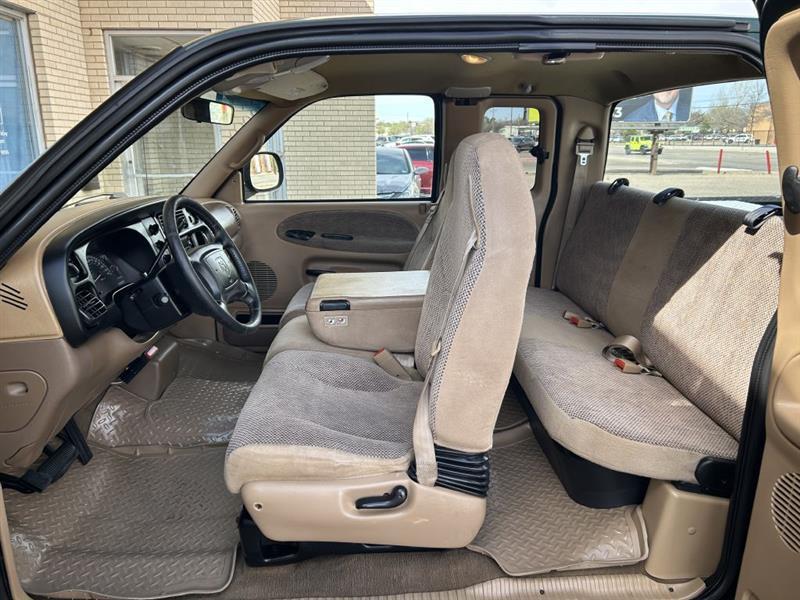 Dodge Ram 2500 Quad Cab 8-ft. Bed 2WD 2001