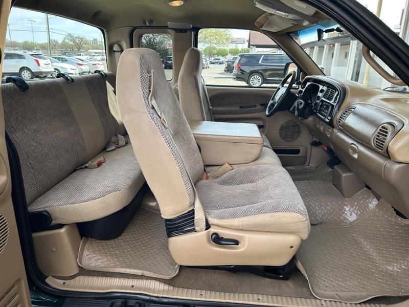 Dodge Ram 2500 Quad Cab 8-ft. Bed 2WD 2001