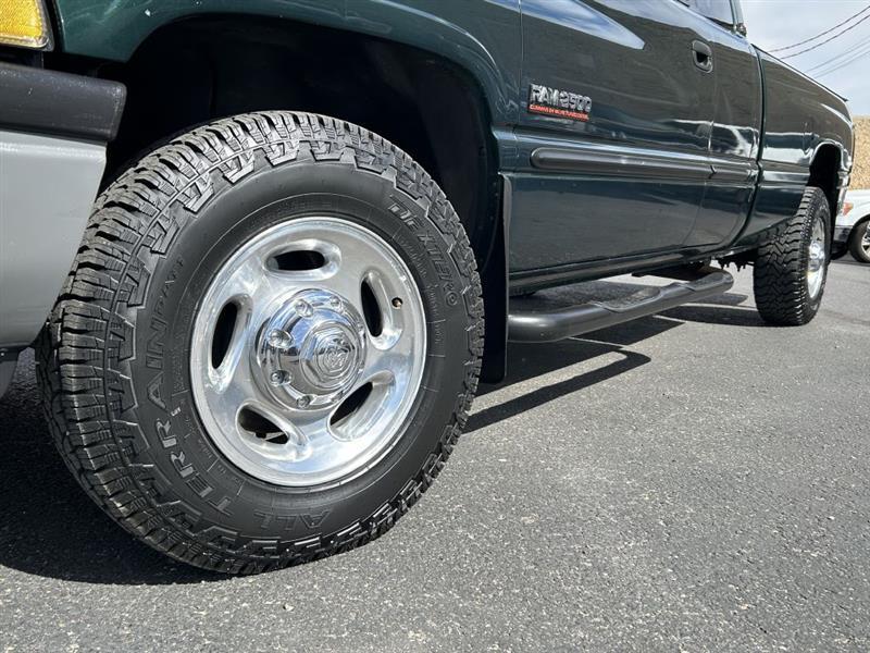 Dodge Ram 2500 Quad Cab 8-ft. Bed 2WD 2001