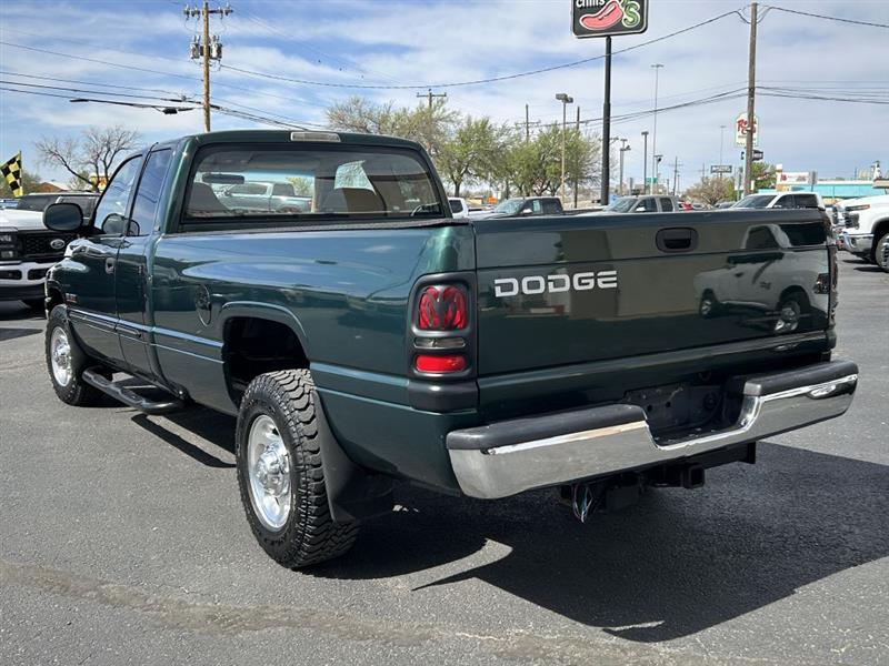 Dodge Ram 2500 Quad Cab 8-ft. Bed 2WD 2001
